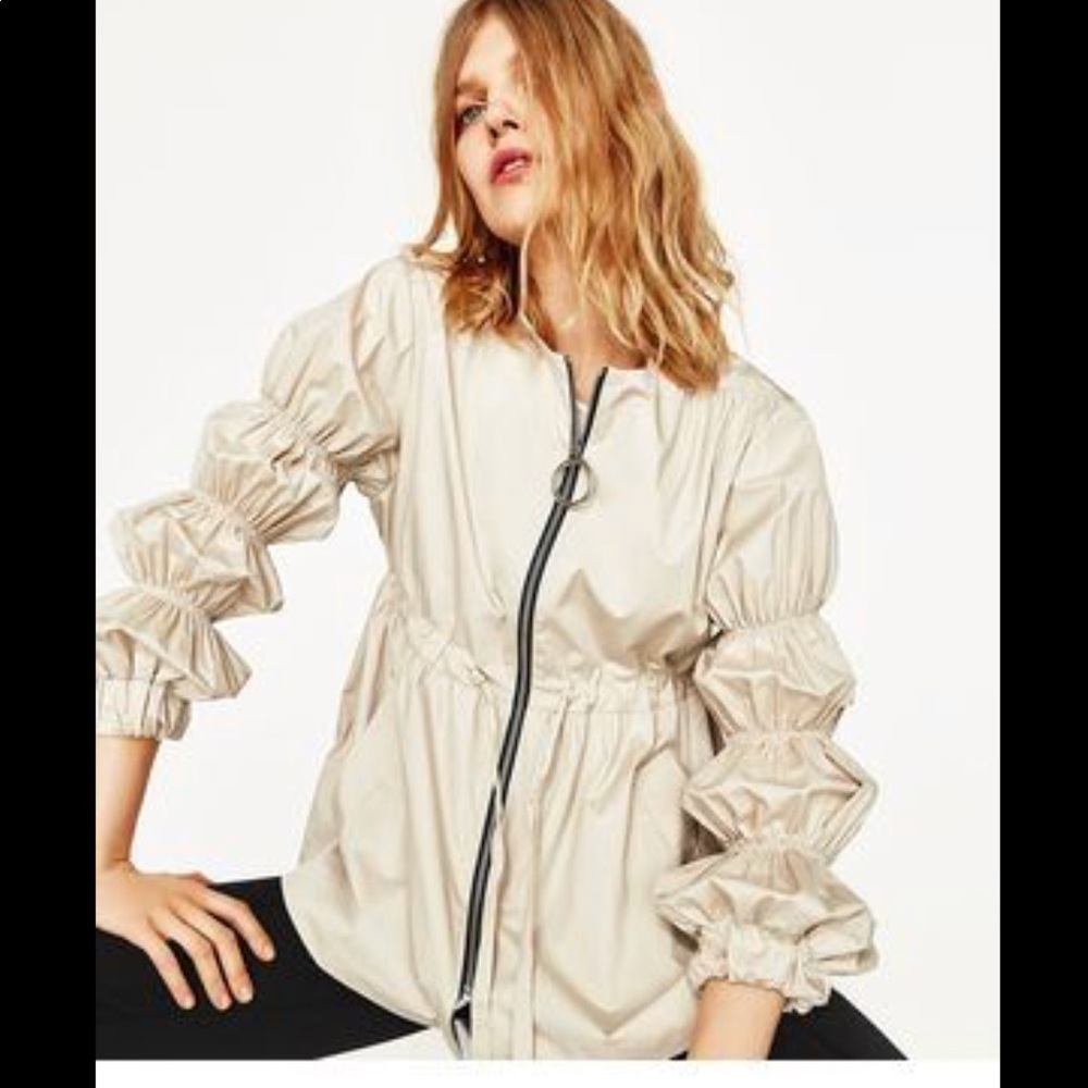 NWT ZARA Gathered Sleeve Jacket